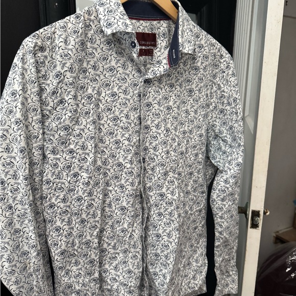 Consequence Men’s Dress Shirt
Medium
15.25 / 15.75
33 / 34 - Picture 3 of 4